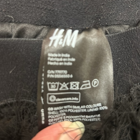 Black feathery skirt - Picture 2 of 4